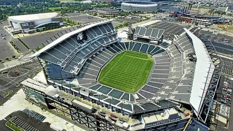 切尔西新赛季客场球衣预告：米白色基调，搭配红绿条纹装饰